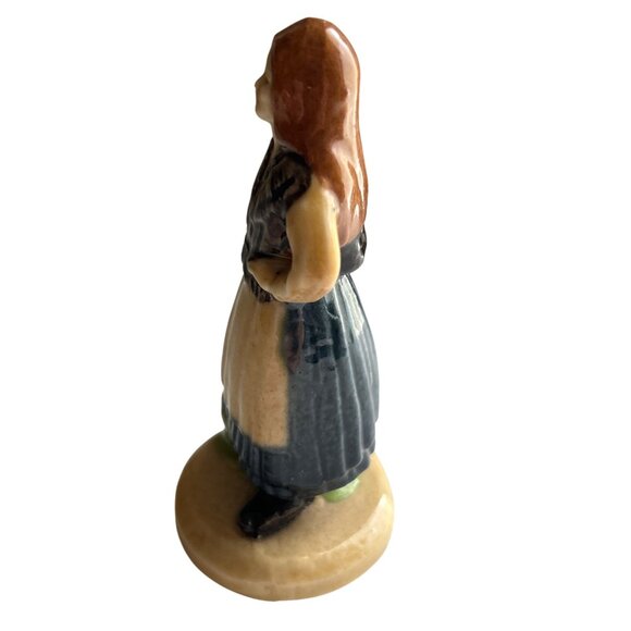 Vintage Wade Whimsies Figurine Woman In Shawl Collectible Ceramic Figure 3" - Picture 2 of 7